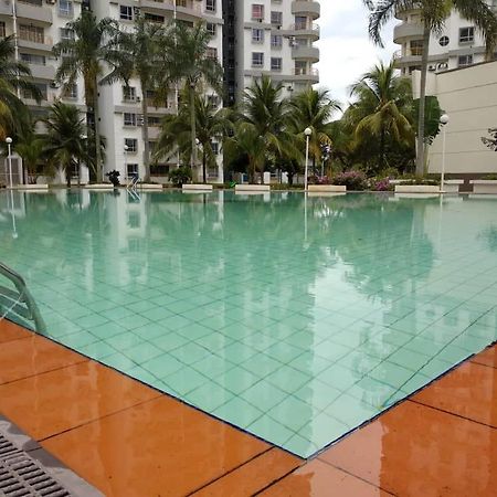 ポートディクソンThe Whale - Bayview - Pool Openアパートメント エクステリア 写真