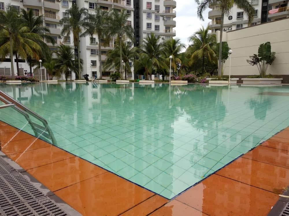 ポートディクソンThe Whale - Bayview - Pool Openアパートメント エクステリア 写真